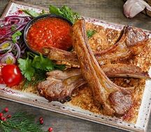 Шашлык из бараньей корейки с яблоком 