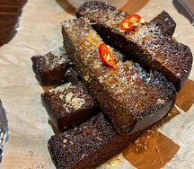 Чесночные гренки и луковые кольца