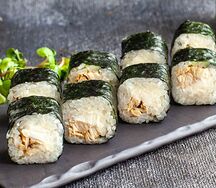 Ролл с курицей и нежным сыром