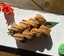 Горячие роллы с курицей и беконом