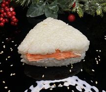 Онигири с крабом