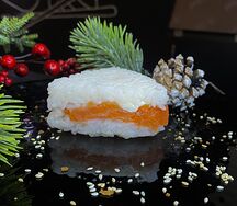 Онигири с форелью