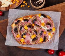 Римская пицца с ветчиной и грибами