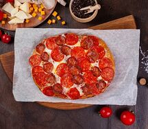 Римская пицца с пеперони и чоризо