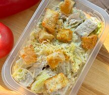 Салат цезарь с курицей