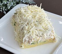 Салат слоеный с цыпленком и сыром