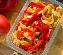 Лапша удон с овощами и курицей