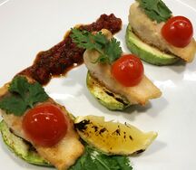 Судак жаренный на подушке из цукини