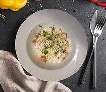 Салат с курой и гренками