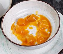 Рисовая каша на кокосовом молоке с персиками