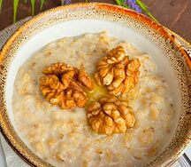 Овсяная каша с грецким орехом