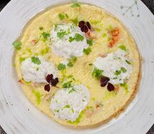 Омлет с креветками и страчателлой