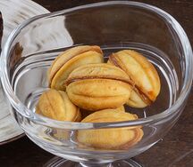 Орешек с вареной сгущенкой