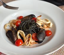 Черная паста с морепродуктами 
