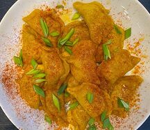 Пельмени с шампиньонами и сливочным сыром