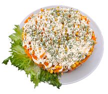 Салат из копченой колбаски и кукурузы  
