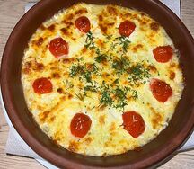 Язык говяжий с пюре под сырной корочкой