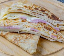 Блинчик с ветчиной и сыром