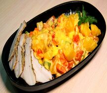Горячая сковородка с курицей