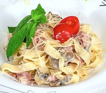 Феттуччине с курицей и грибами