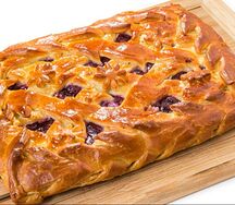 Пирог с черникой и сливочным сыром
