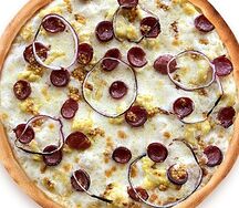 Пицца с курочкой и охотничьими колбасками