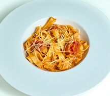 Паста с соусом наполи и песто