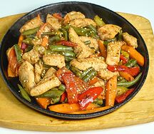 Куриная грудка с овощами