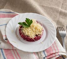 Свекольный с майонезом и чесноком