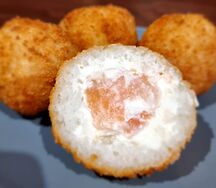 Рисовые шарики с курицей