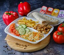 Шаурма по-питерски на тарелке