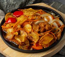 Картофель с говядиной и овощами