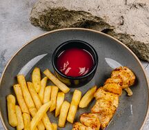 Куриный шашлычок с картошкой фри