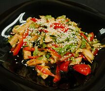 Теплый салат с курицей