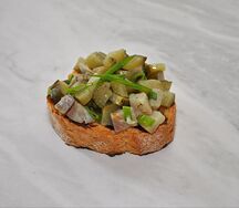 Пинчос с тартаром из сельди
