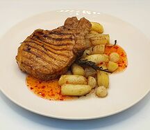 Стейк из cвинoй корейки