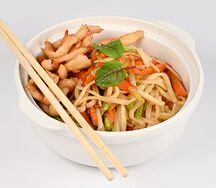 Wok с куриной грудкой