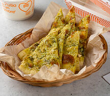 Фокачча с розмарином и пармезаном