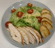 Салат Цезарь с курицей 