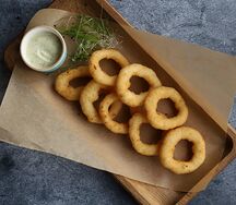 Луковые кольца фри с соусом тартар