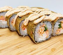 Горячий ролл с крабом