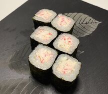 Классический ролл с крабом