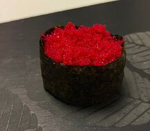 Гункан с икрой тобико