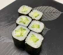Классический ролл с огурцом