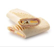 Ролл с ветчиной и яйцом