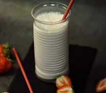 Молочный клубничный коктейль