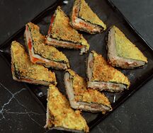 Суши-сэндвич с креветками и кальмаром