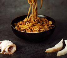 Удон с курицей и беконом