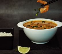 Том ям с морепродуктами