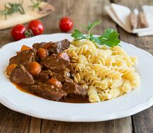 Гуляш с говядиной